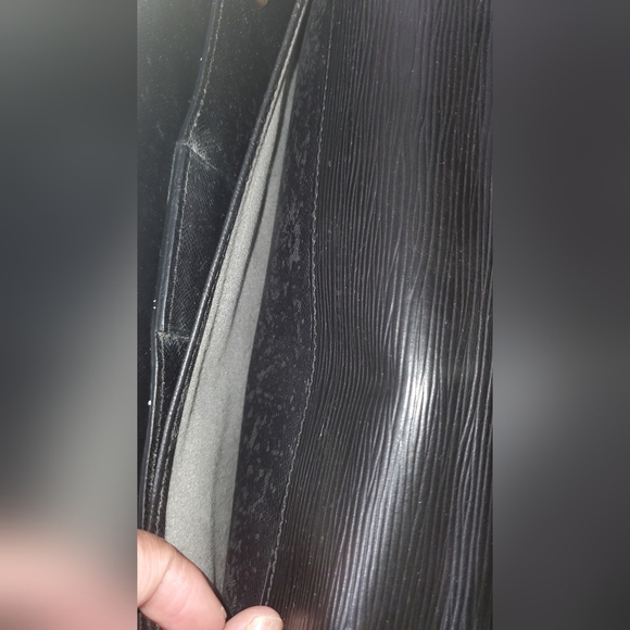 LV EPI BRIEFCASE (DAMAGE REPAIRED W/ DUCT TAPE, CORNER WEAR, TEAR ON SID… - Picture 10 of 16